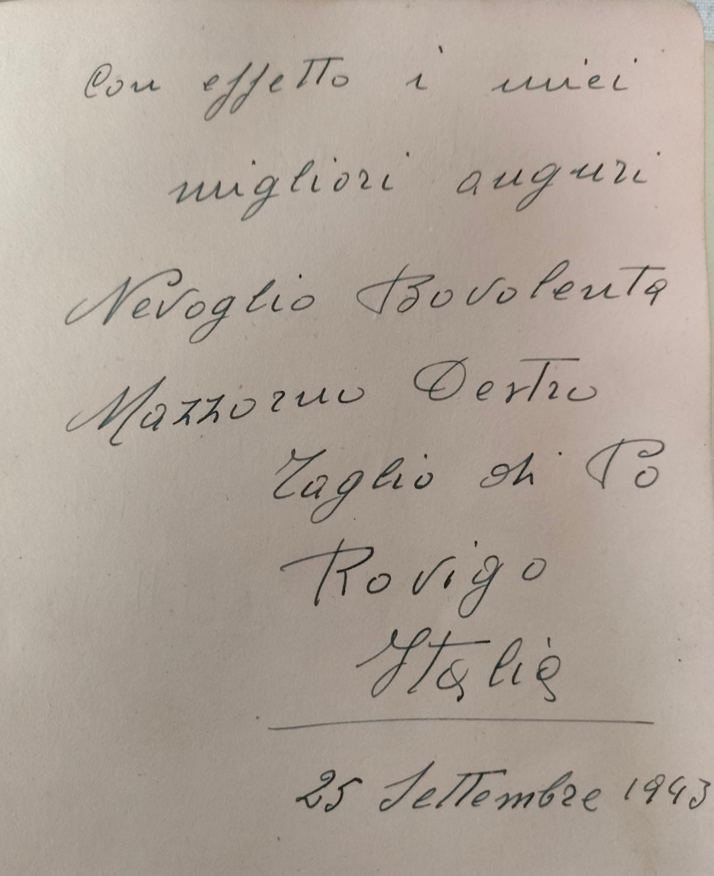 WW1-Autograph book containing mainly WW1 entries from soldiers