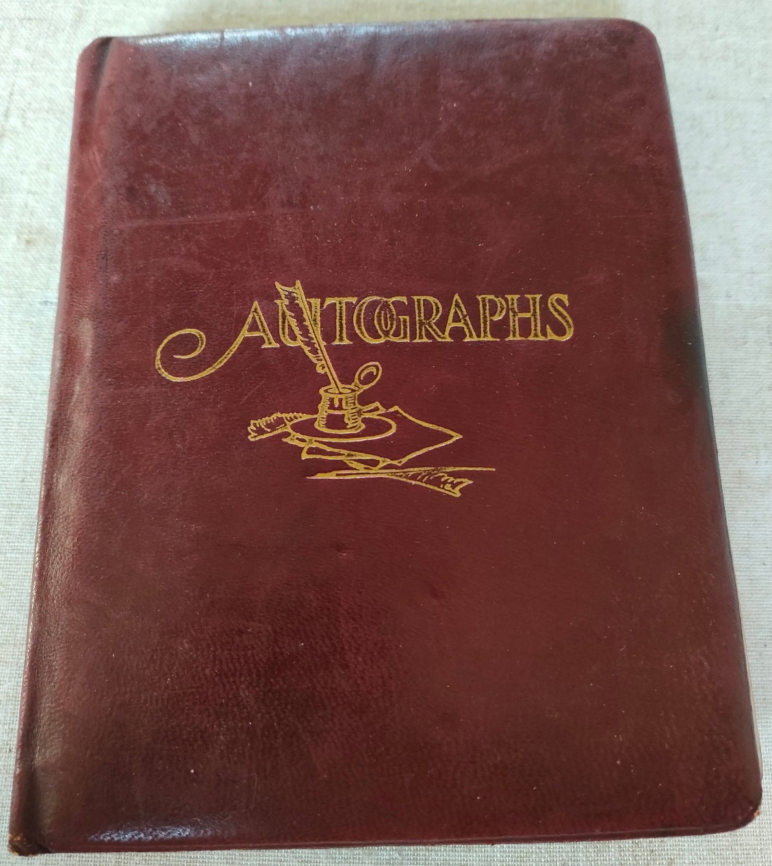 WW1-Autograph book containing mainly WW1 entries from soldiers