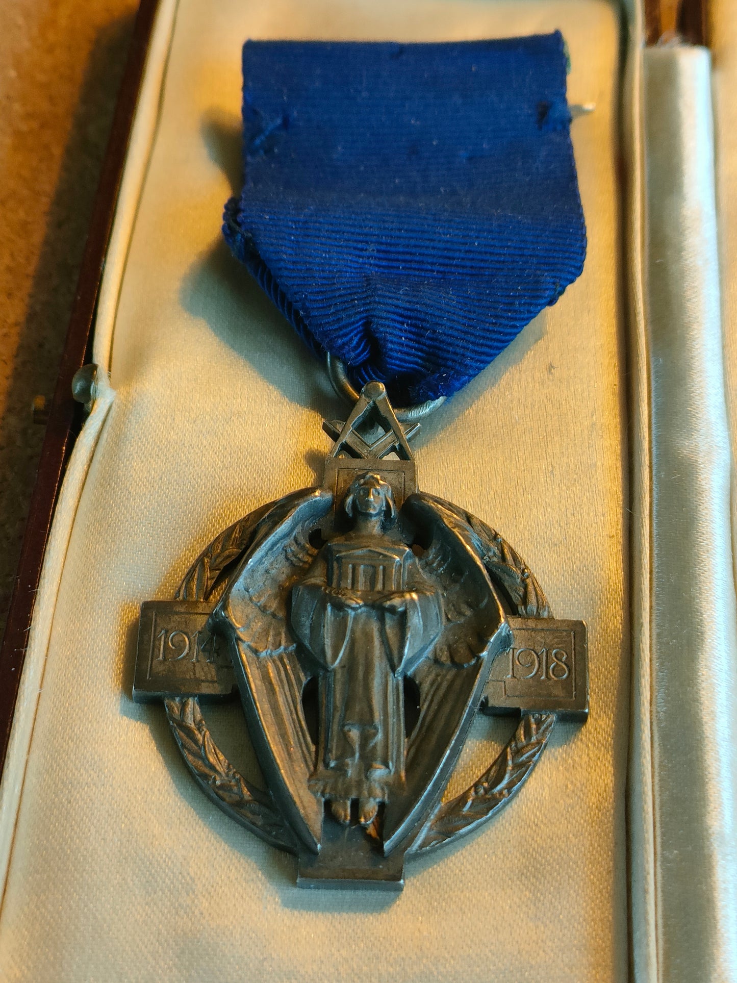 Silver hallmarked Masonic Medals, brooches penny token memorabilia collection
