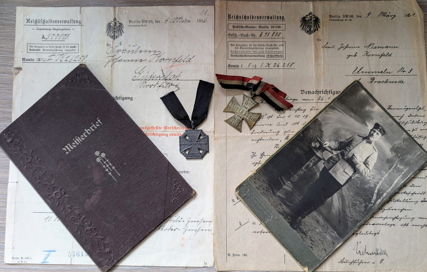 WW1-German era Medals & Paperwork Soldiers photo