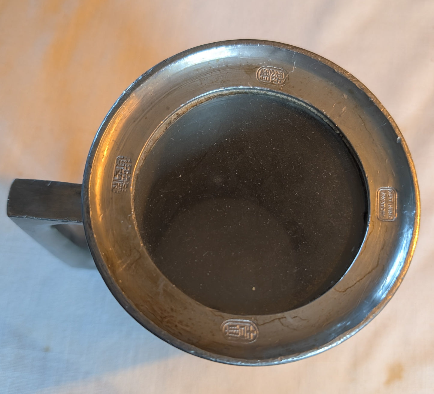 Pewter tankard with Oriental Dragon design made by Kut Hing, inscription SLdr William Frederick (Bill) Hoffmann RAF A Gallant Effort
