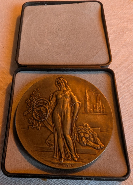 Shooting large Bronze Award 1946 Belgium Sculpture Carl de Cock (1879-1965)