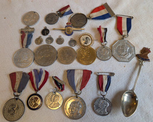 Royal Coronation medals, badges, medallion & pendants collection